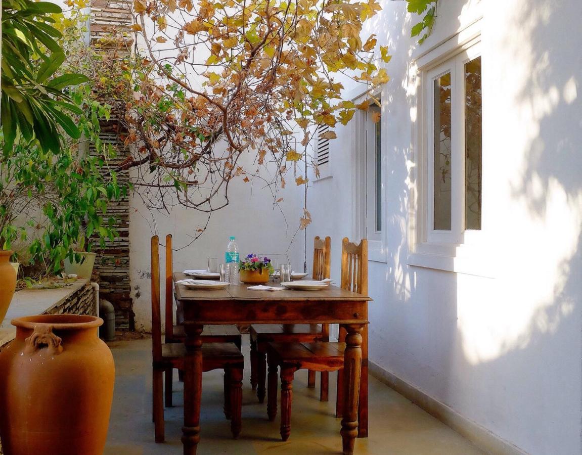 Hibiscus Hotel Udaipur Exterior photo