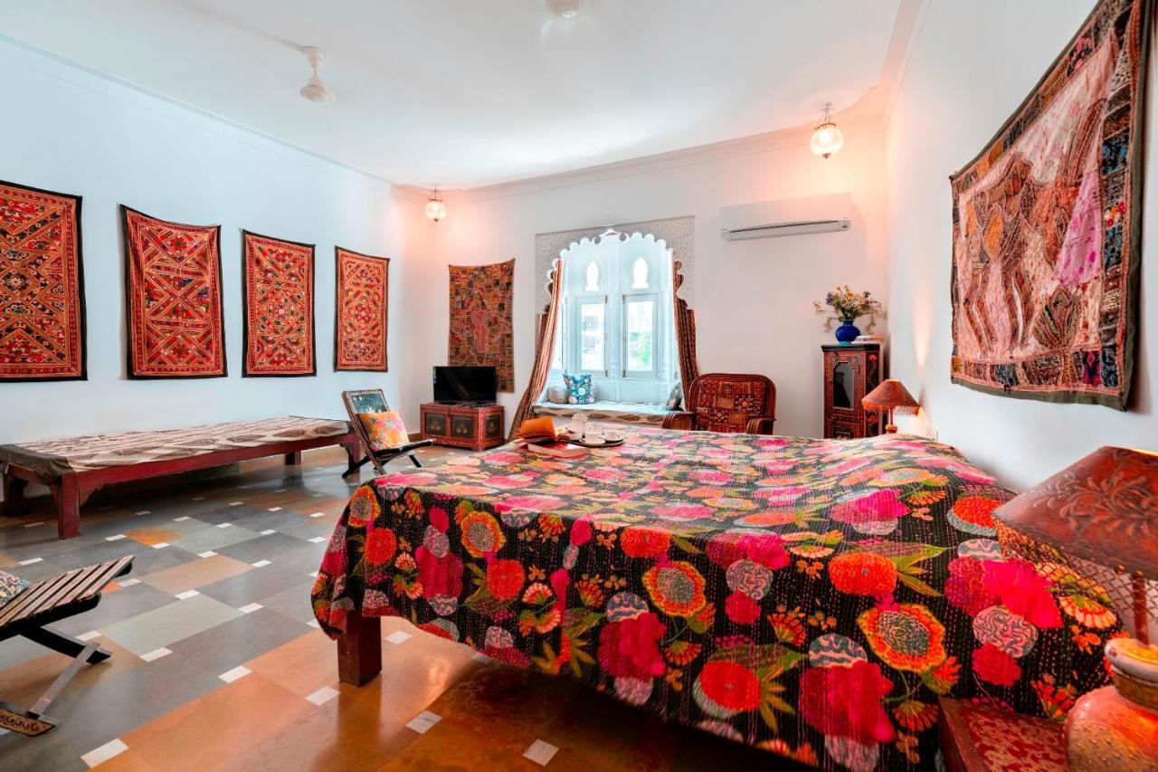 Hibiscus Hotel Udaipur Exterior photo