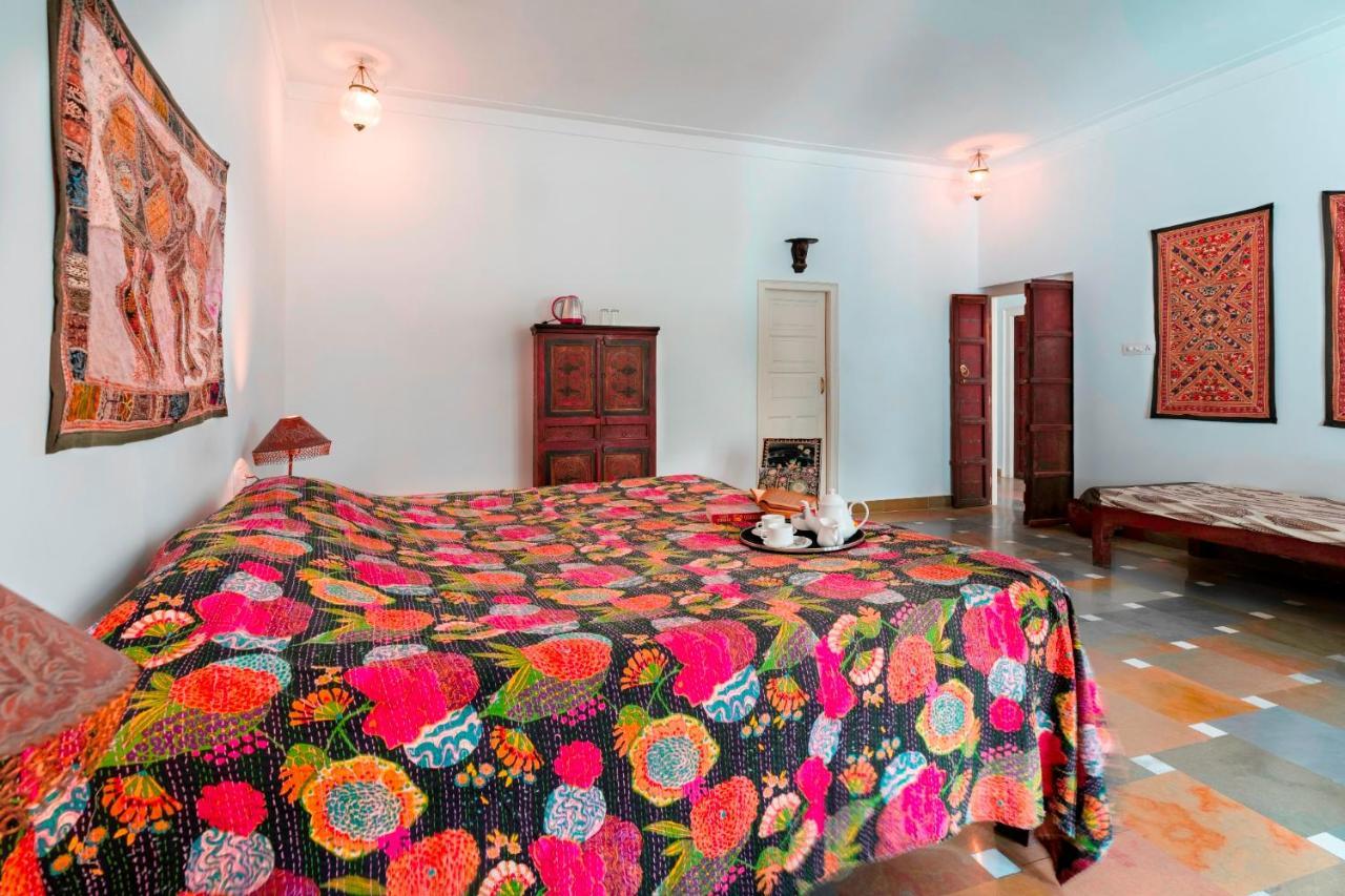 Hibiscus Hotel Udaipur Exterior photo