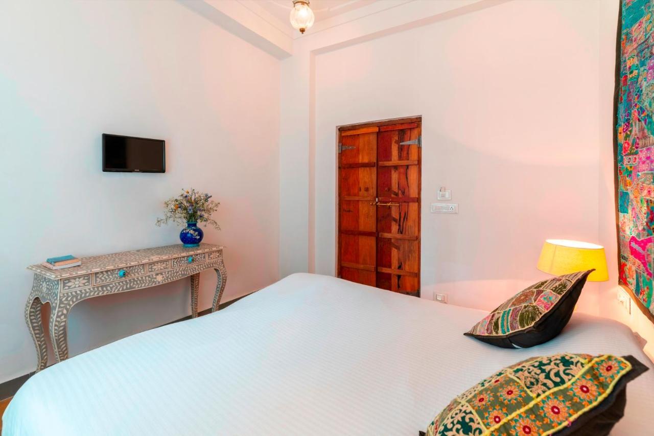 Hibiscus Hotel Udaipur Exterior photo